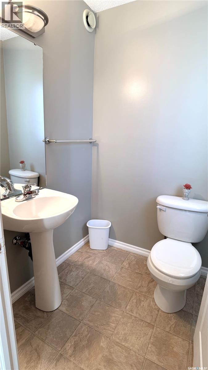 2 1621 First Street, Estevan, SK - Indoor Photo Showing Bathroom