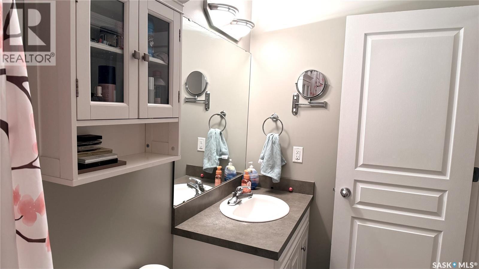 2 1621 First Street, Estevan, SK - Indoor Photo Showing Bathroom