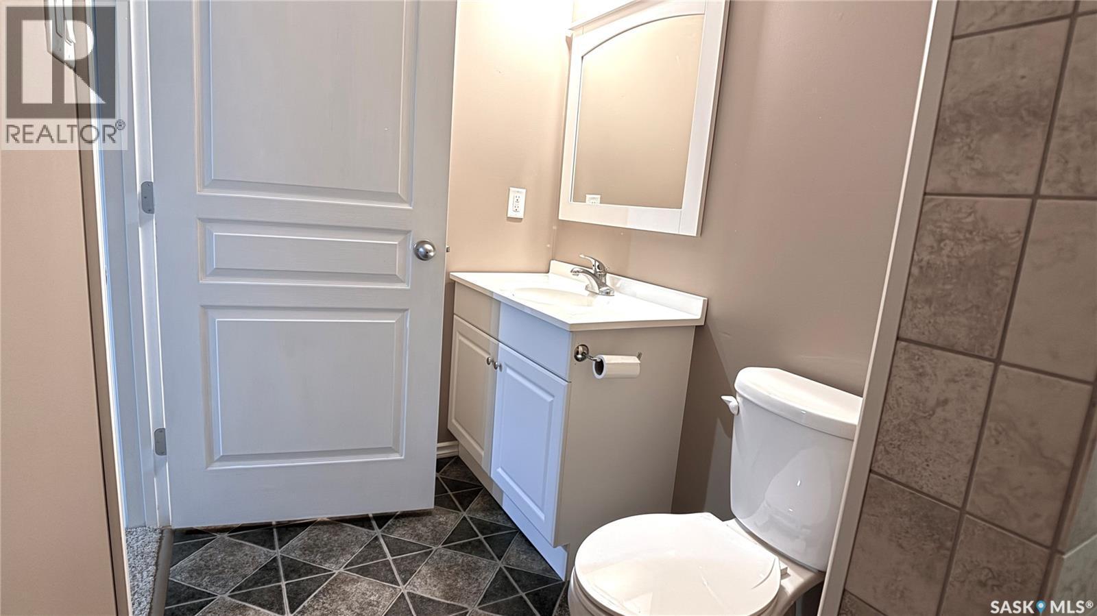 2 1621 First Street, Estevan, SK - Indoor Photo Showing Bathroom