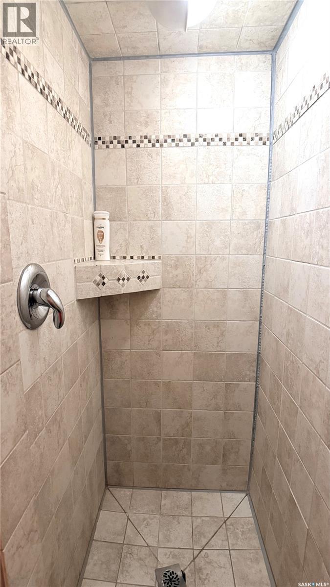 2 1621 First Street, Estevan, SK - Indoor Photo Showing Bathroom
