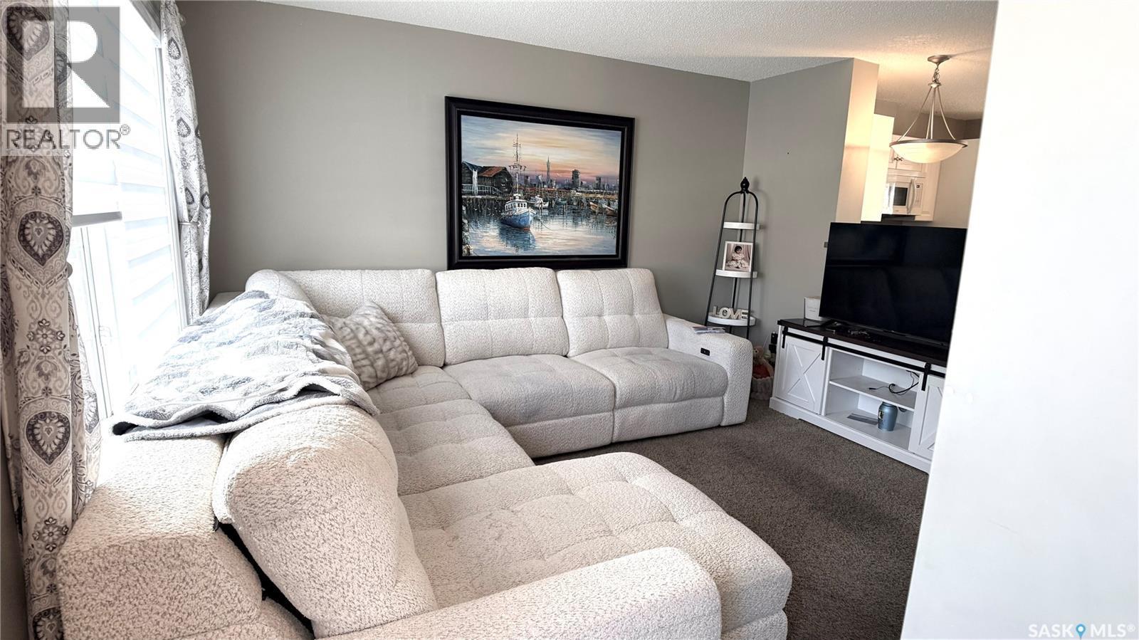 2 1621 First Street, Estevan, SK - Indoor Photo Showing Living Room