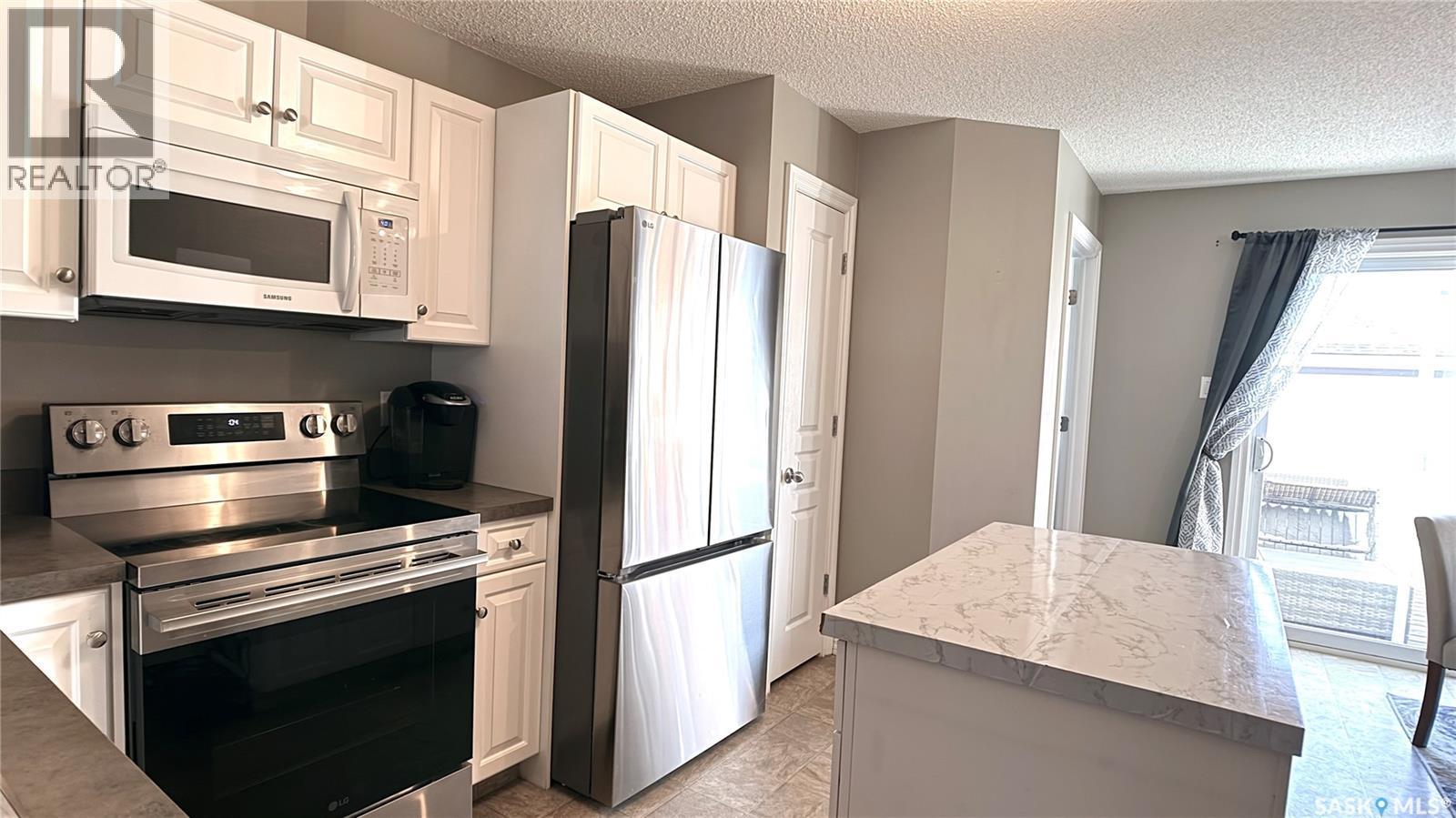 2 1621 First Street, Estevan, SK - Indoor Photo Showing Kitchen