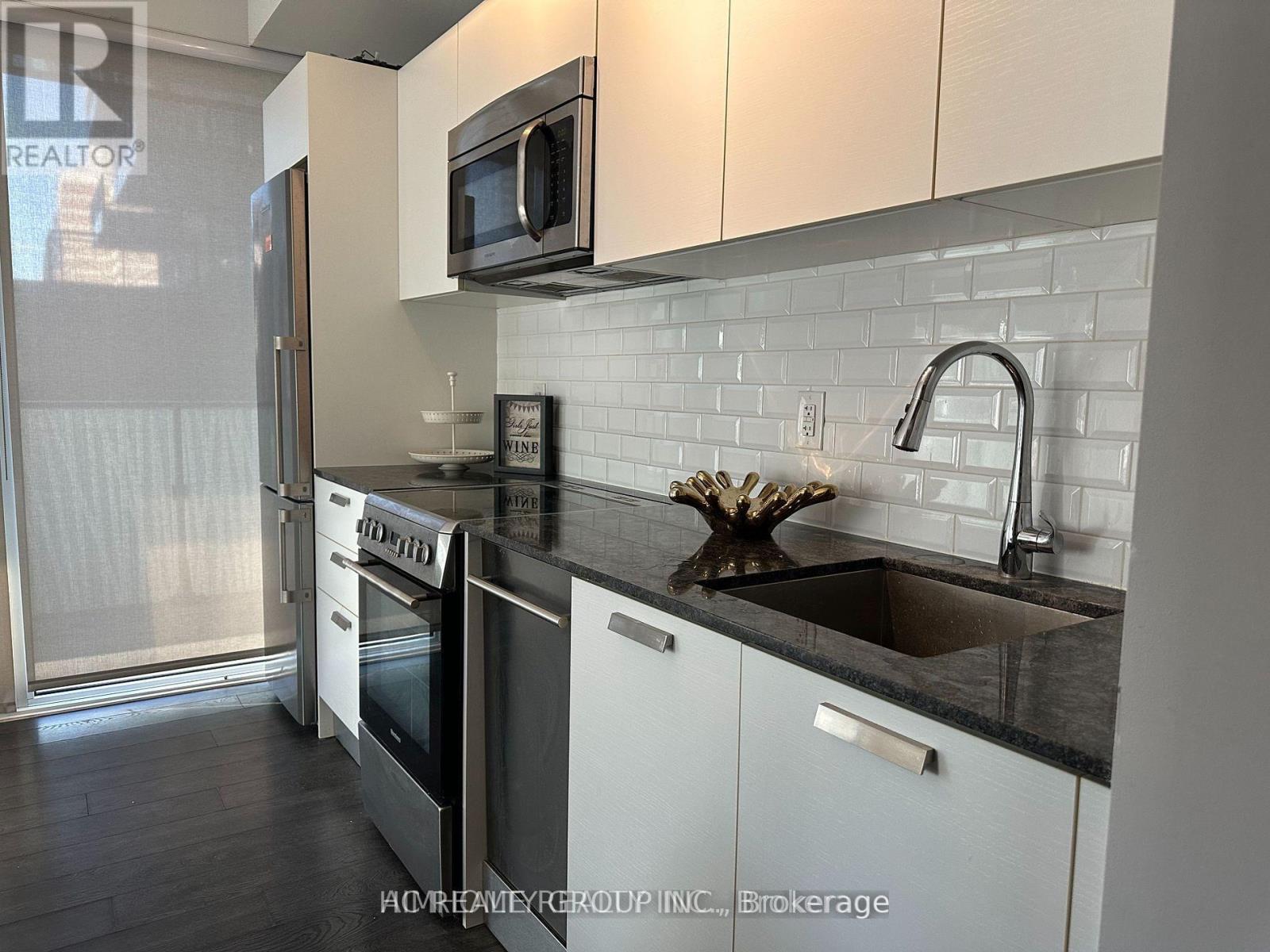 904 - 42 Charles Street E, Toronto, ON - Indoor Photo Showing Kitchen With Upgraded Kitchen