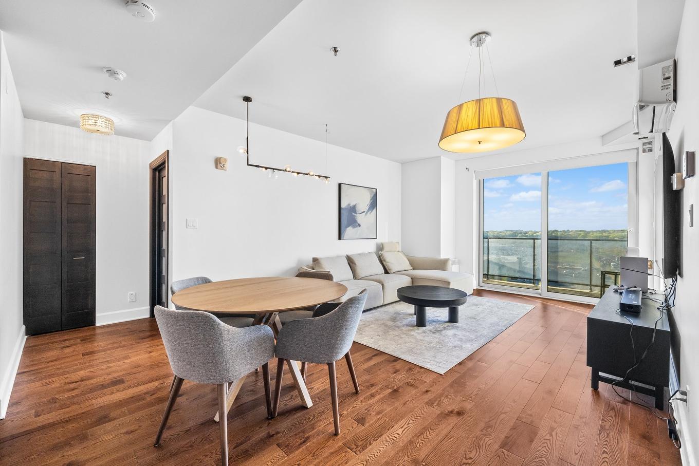 Salle à manger - 1002-1900 Boul. Angrignon, Montréal (Lasalle), QC - Indoor