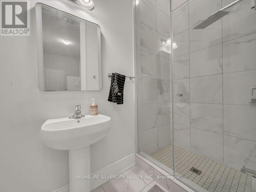 2 Endless Circle, Vaughan, ON - Indoor Photo Showing Bathroom