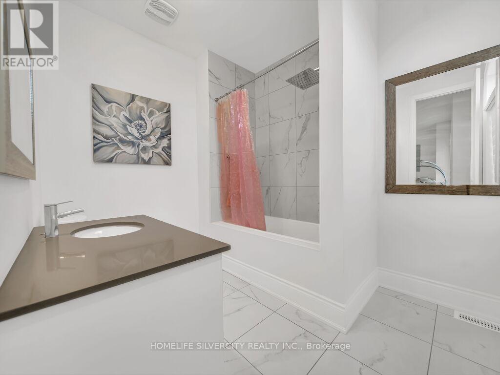 2 Endless Circle, Vaughan, ON - Indoor Photo Showing Bathroom