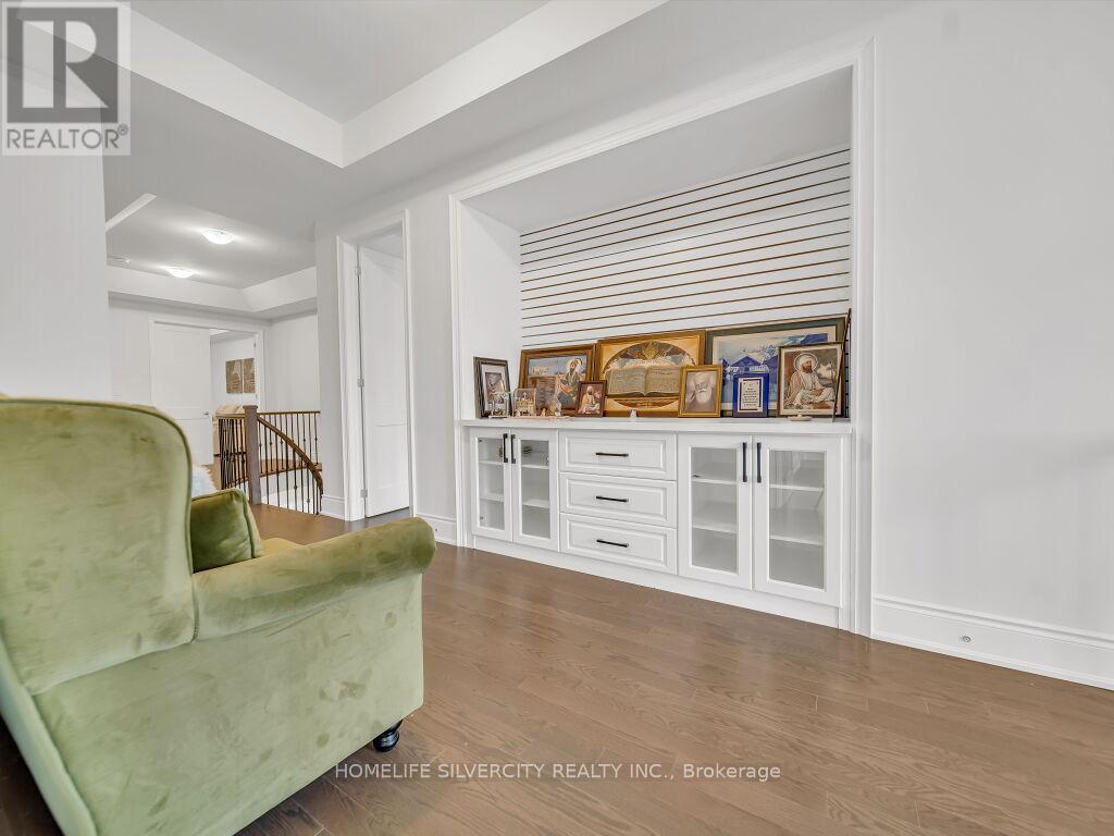 2 Endless Circle, Vaughan, ON - Indoor Photo Showing Other Room