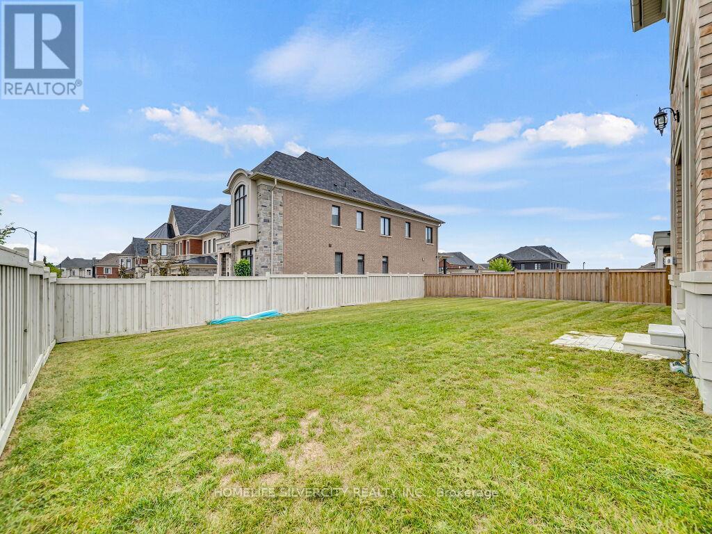 2 Endless Circle, Vaughan, ON - Outdoor With Backyard