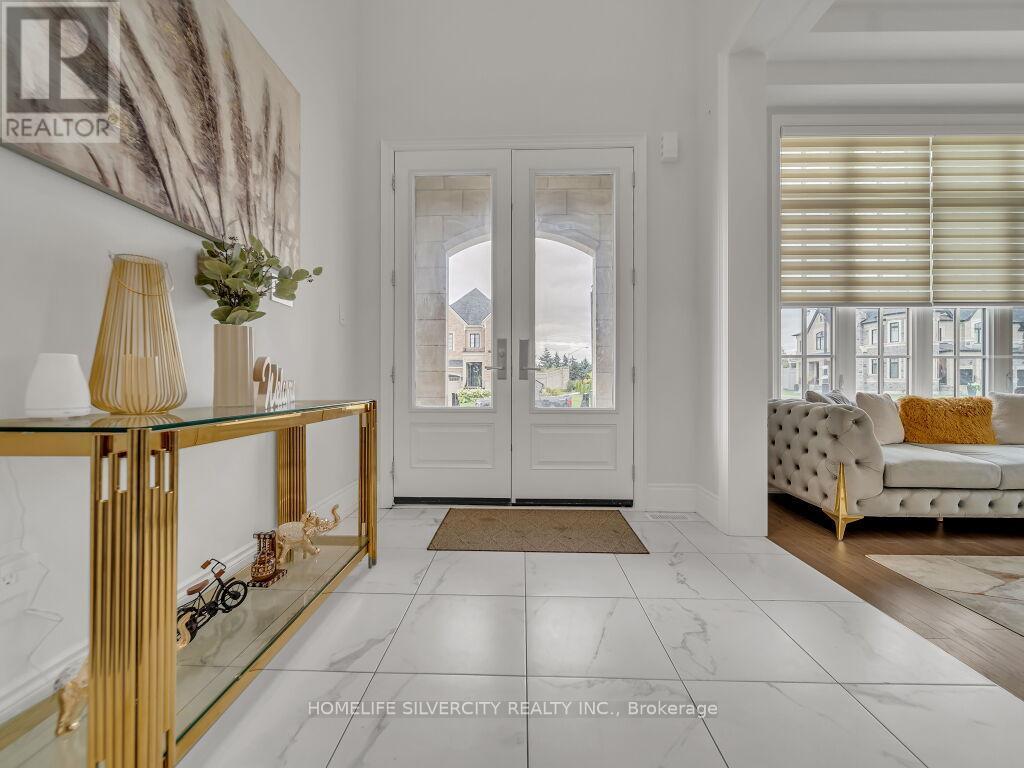 2 Endless Circle, Vaughan, ON - Indoor Photo Showing Other Room