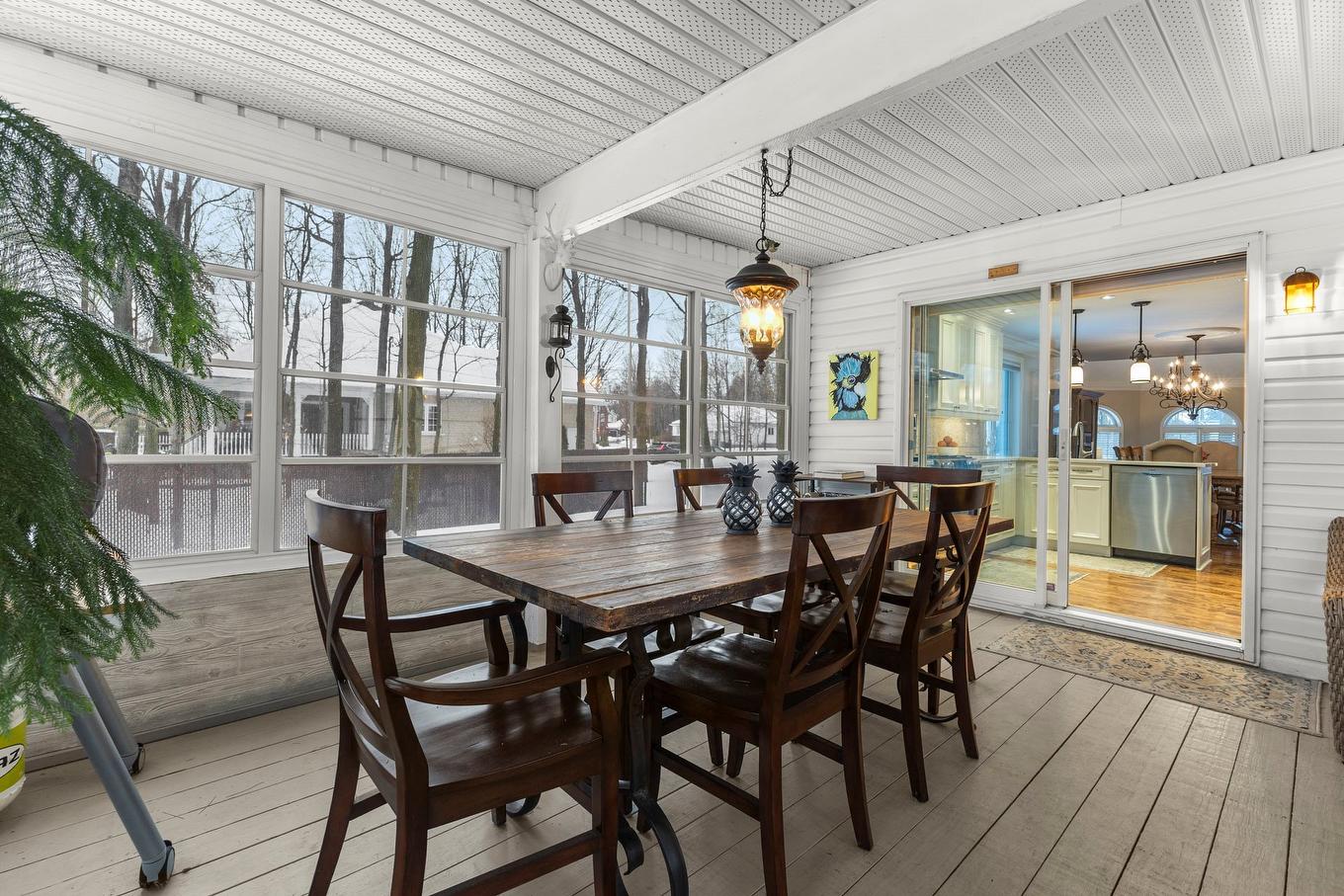 Solarium/Sunroom - 1550 Rue Du Canyon, Saint-Lazare, QC - Indoor Photo Showing Dining Room