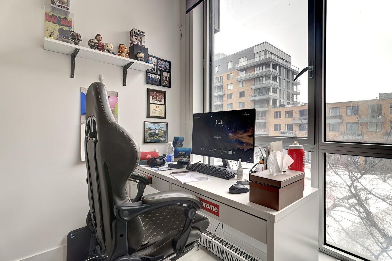 Salon - 312-370 Rue St-André, Montréal (Ville-Marie), QC - Indoor Photo Showing Office