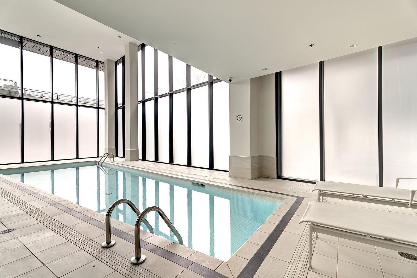 Piscine - 312-370 Rue St-André, Montréal (Ville-Marie), QC - Indoor Photo Showing Other Room