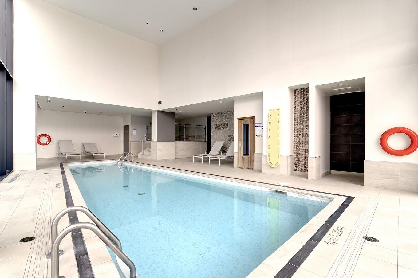 Piscine - 312-370 Rue St-André, Montréal (Ville-Marie), QC - Indoor Photo Showing Other Room With In Ground Pool