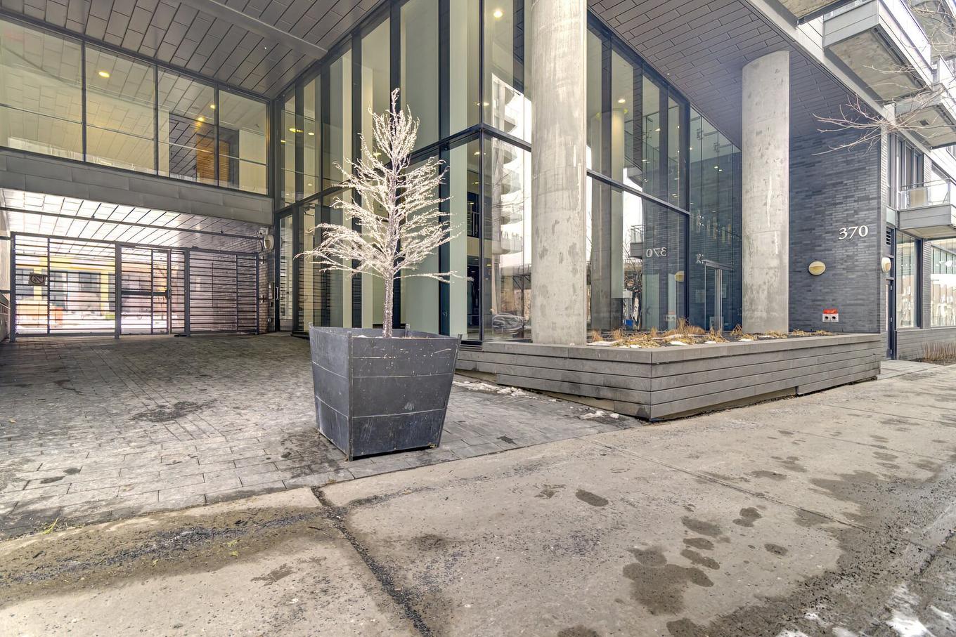 Entrée extérieure - 312-370 Rue St-André, Montréal (Ville-Marie), QC -