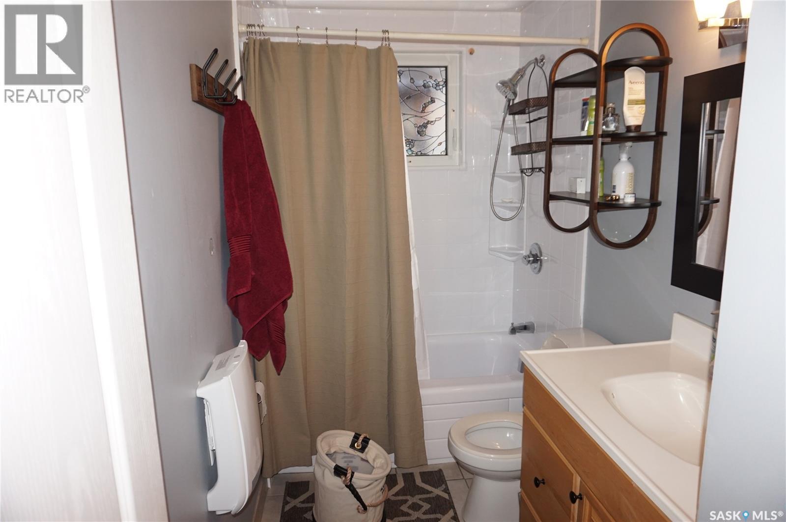 4452 Acadia Drive, Regina, SK - Indoor Photo Showing Bathroom