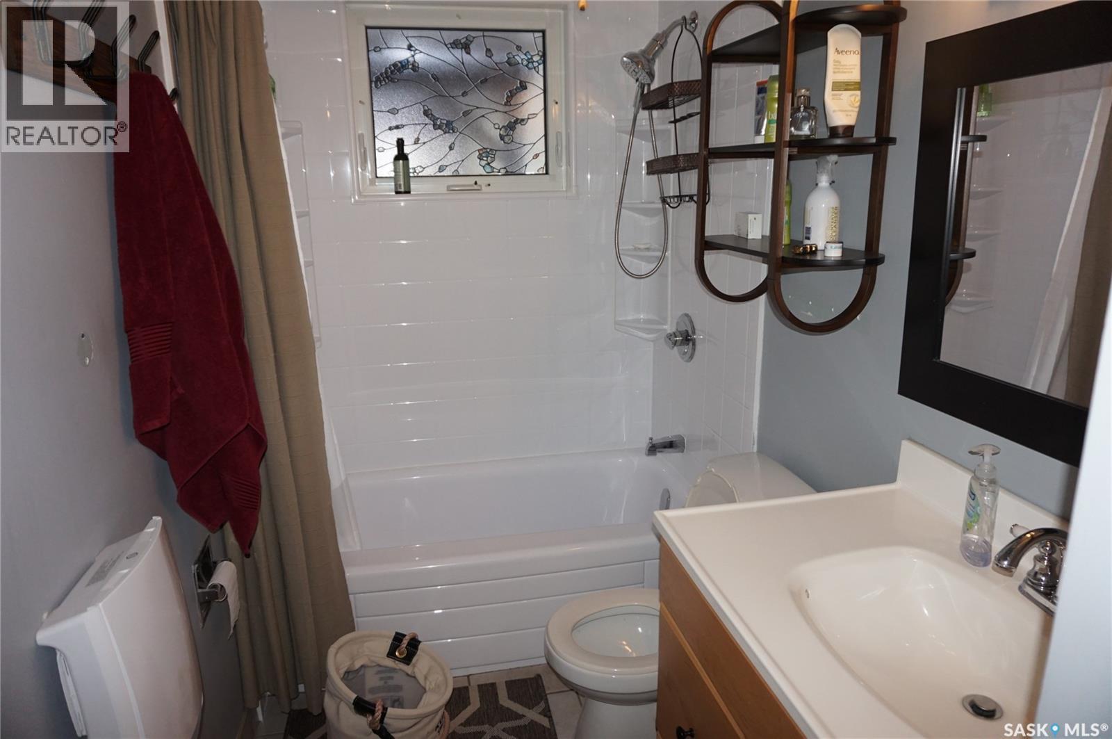 4452 Acadia Drive, Regina, SK - Indoor Photo Showing Bathroom