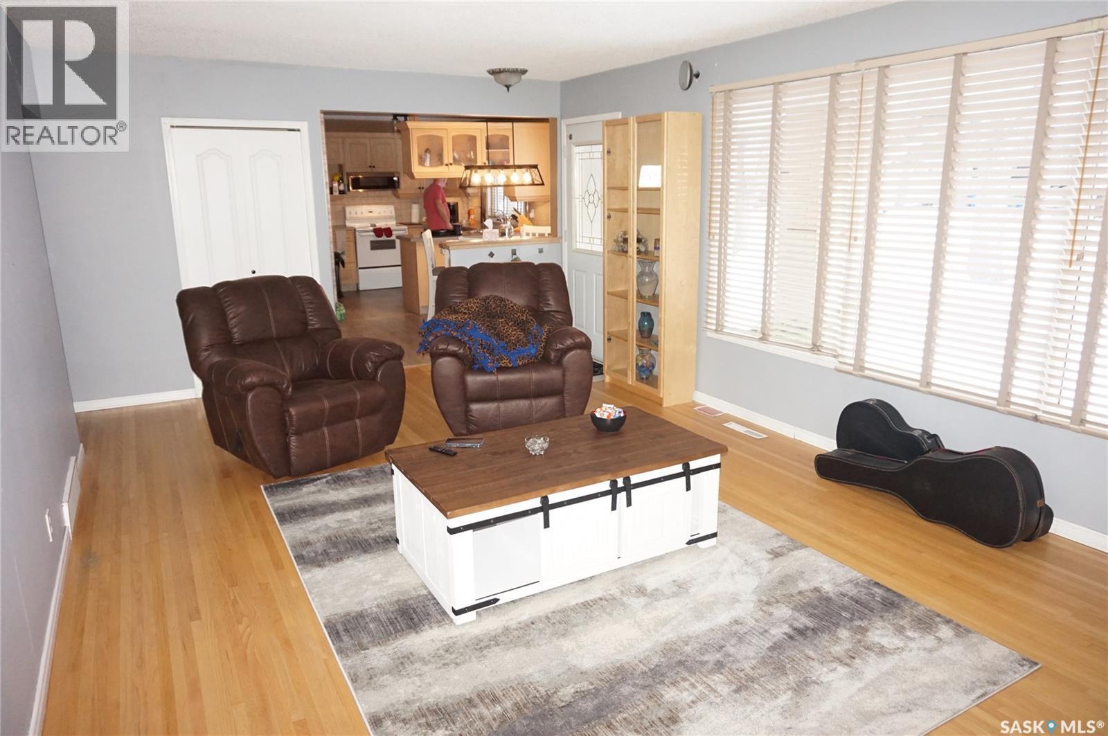 4452 Acadia Drive, Regina, SK - Indoor Photo Showing Living Room
