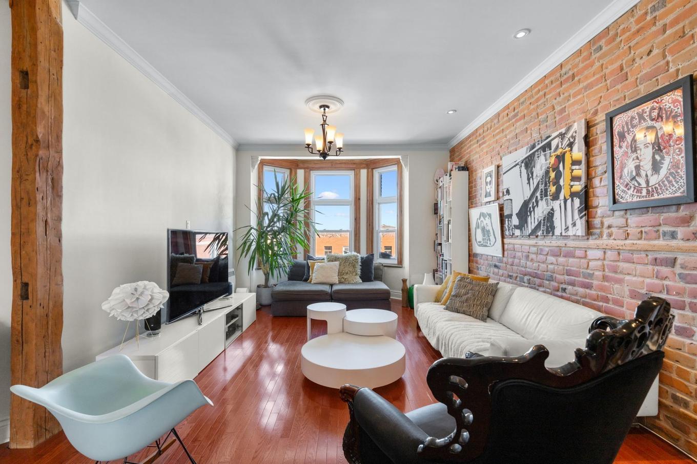 Living room - 4-5830 Av. Du Parc, Montréal (Le Plateau-Mont-Royal), QC - Indoor Photo Showing Living Room