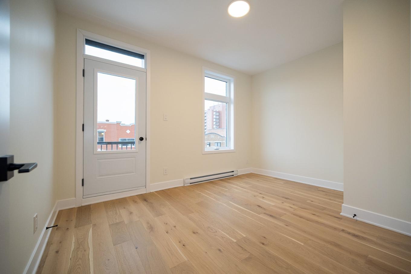 Chambre à coucher - 8130 Rue St-Denis, Montréal (Villeray/Saint-Michel/Parc-Extension), QC - Indoor Photo Showing Other Room