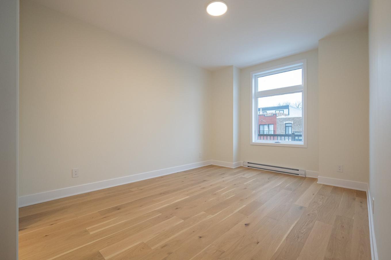 Chambre à coucher principale - 8130 Rue St-Denis, Montréal (Villeray/Saint-Michel/Parc-Extension), QC - Indoor Photo Showing Other Room