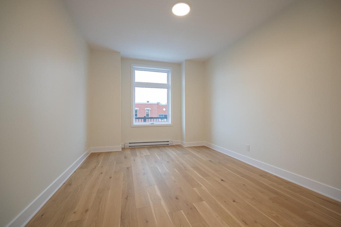 Chambre à coucher principale - 8130 Rue St-Denis, Montréal (Villeray/Saint-Michel/Parc-Extension), QC - Indoor Photo Showing Other Room