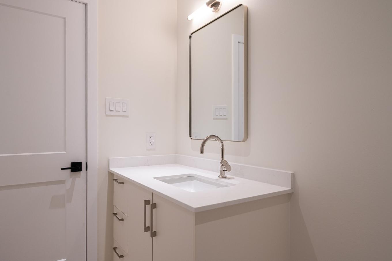 Salle de bains - 8130 Rue St-Denis, Montréal (Villeray/Saint-Michel/Parc-Extension), QC - Indoor Photo Showing Bathroom