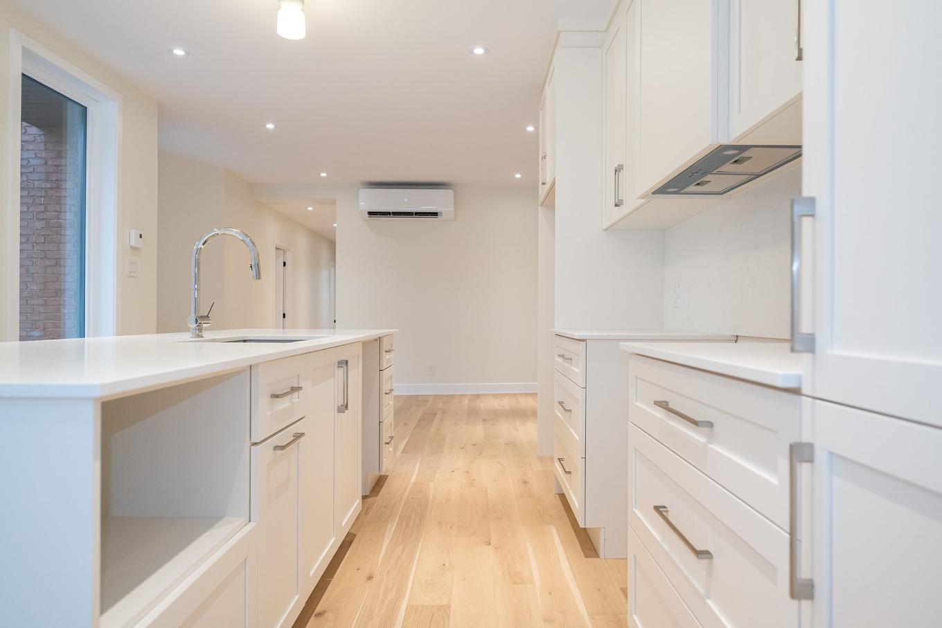 Cuisine - 8130 Rue St-Denis, Montréal (Villeray/Saint-Michel/Parc-Extension), QC - Indoor Photo Showing Kitchen