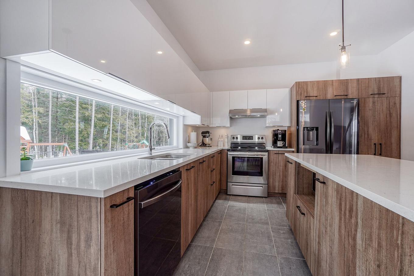 Cuisine - 1670 Rue Barott, Mascouche, QC - Indoor Photo Showing Kitchen With Upgraded Kitchen
