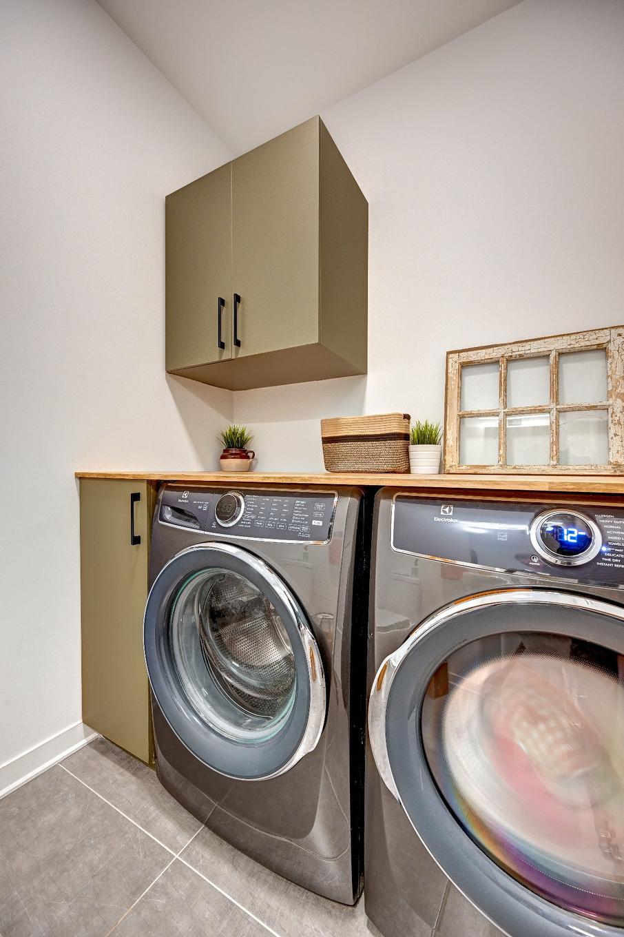 Salle d'eau - 1670 Rue Barott, Mascouche, QC - Indoor Photo Showing Laundry Room