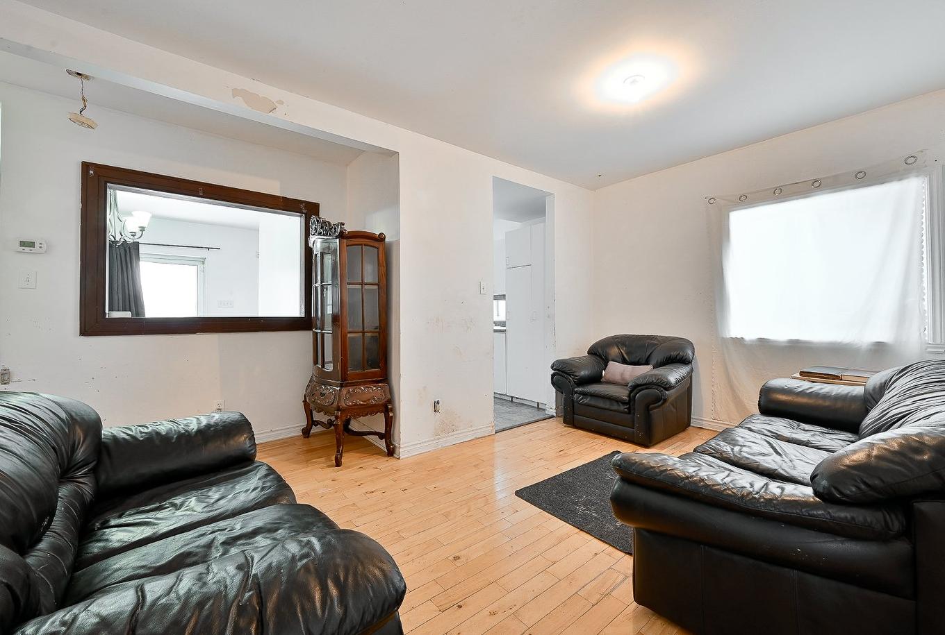 Living room - 27 Rue Allan, Longueuil (Greenfield Park), QC - Indoor Photo Showing Living Room