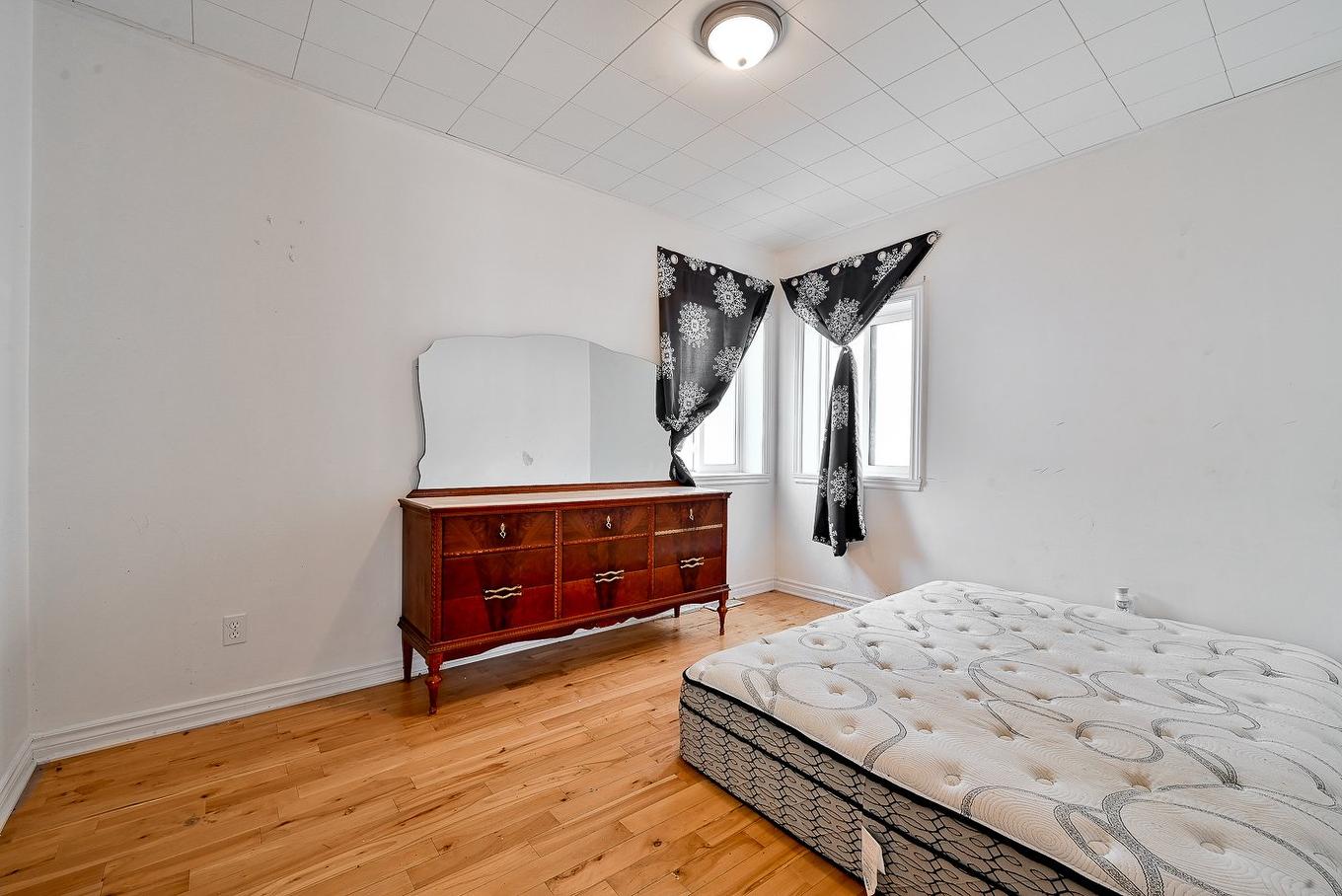 Bedroom - 27 Rue Allan, Longueuil (Greenfield Park), QC - Indoor Photo Showing Bedroom