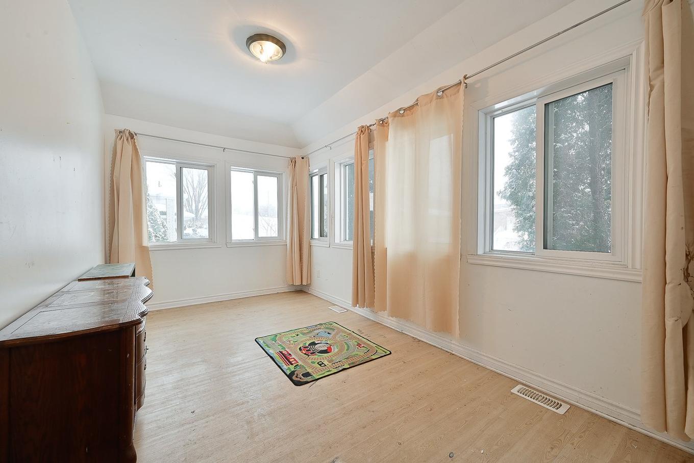 Den - 27 Rue Allan, Longueuil (Greenfield Park), QC - Indoor Photo Showing Other Room