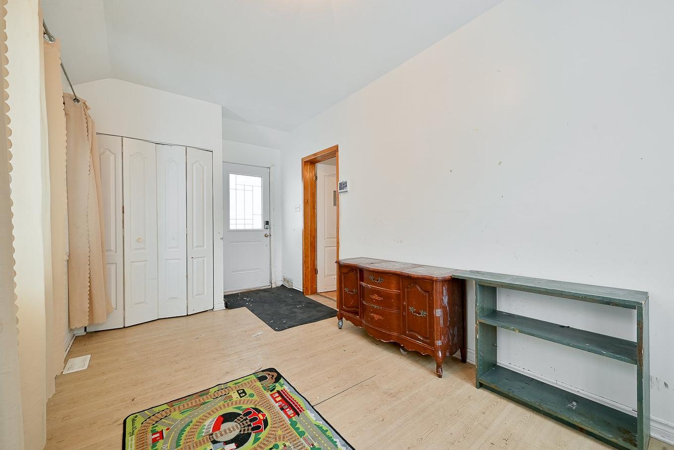 Den - 27 Rue Allan, Longueuil (Greenfield Park), QC - Indoor Photo Showing Other Room
