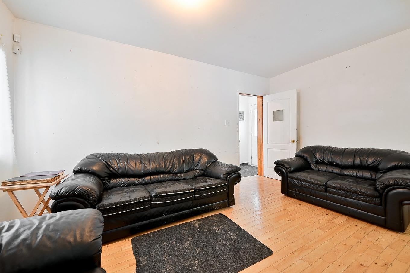 Living room - 27 Rue Allan, Longueuil (Greenfield Park), QC - Indoor Photo Showing Living Room