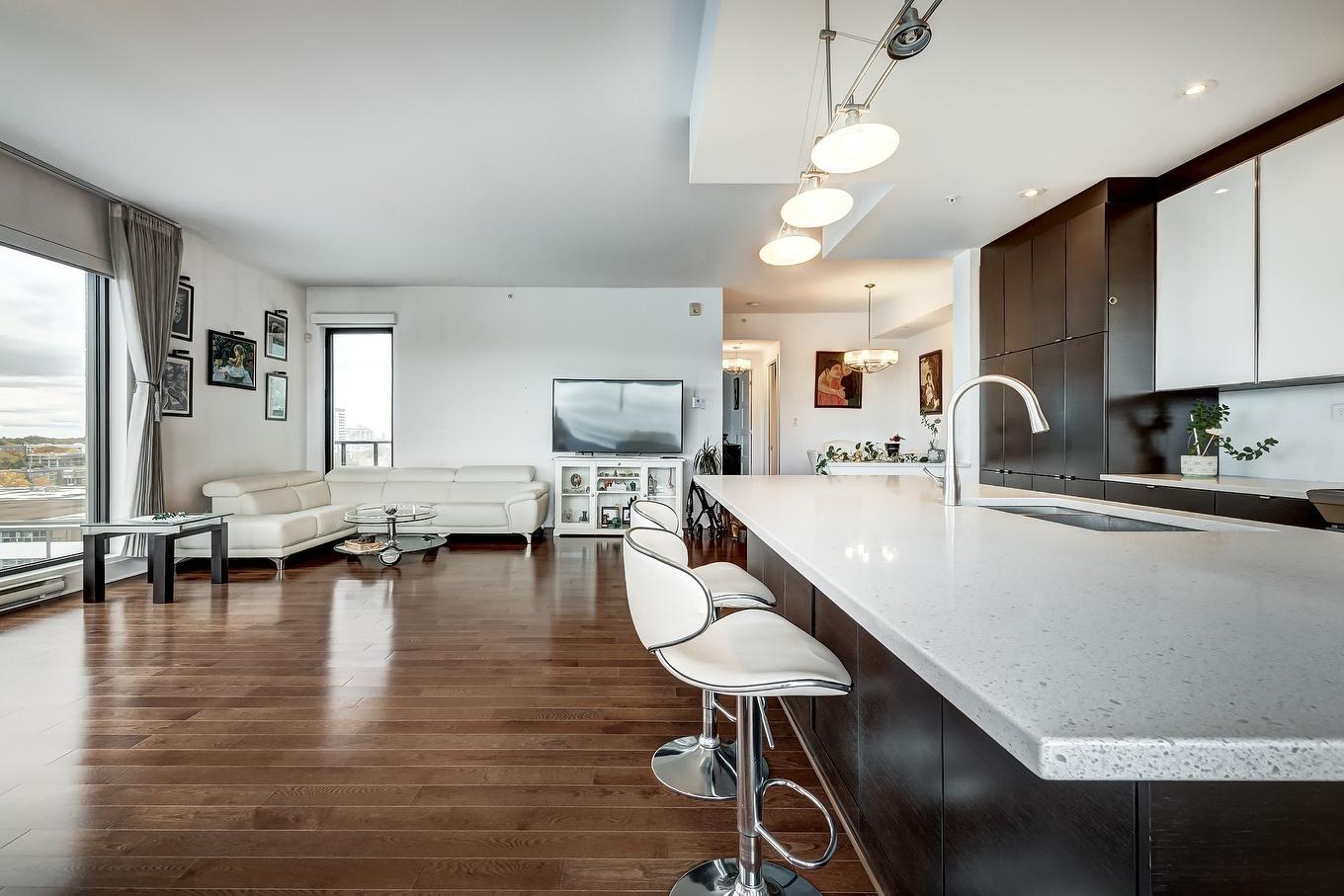 Living room - Ph1005-4293 Rue Jean-Talon O., Montréal (Côte-Des-Neiges/Notre-Dame-De-Grâce), QC - Indoor Photo Showing Kitchen With Upgraded Kitchen