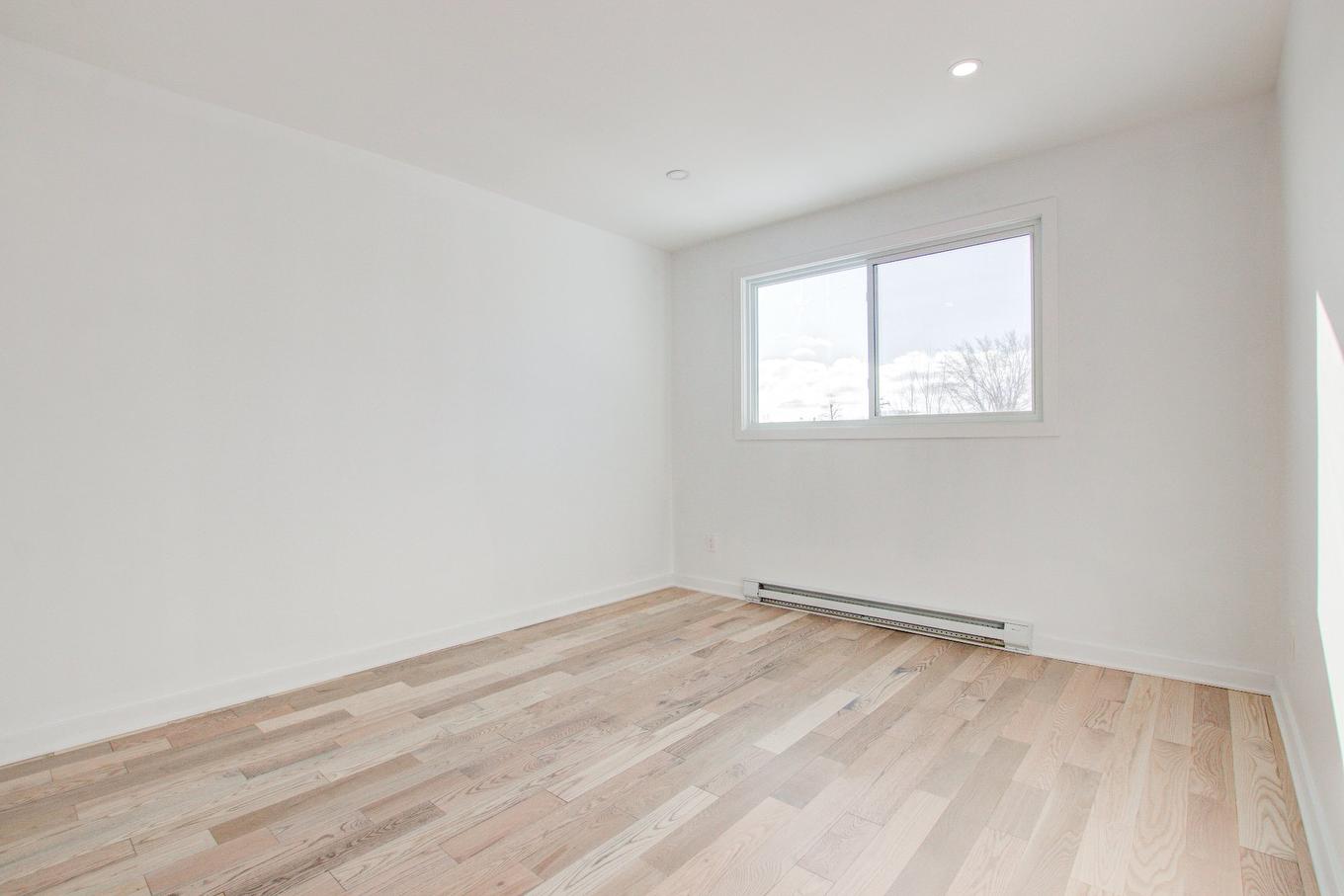 Primary bedroom - 2899 Rue De Lyon, Longueuil (Le Vieux-Longueuil), QC - Indoor Photo Showing Other Room