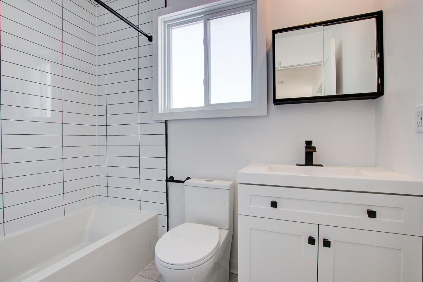 Bathroom - 2899 Rue De Lyon, Longueuil (Le Vieux-Longueuil), QC - Indoor Photo Showing Bathroom