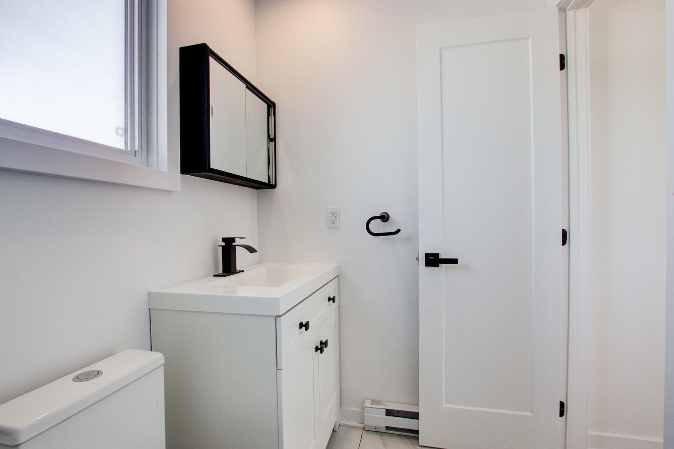 Bathroom - 2899 Rue De Lyon, Longueuil (Le Vieux-Longueuil), QC - Indoor