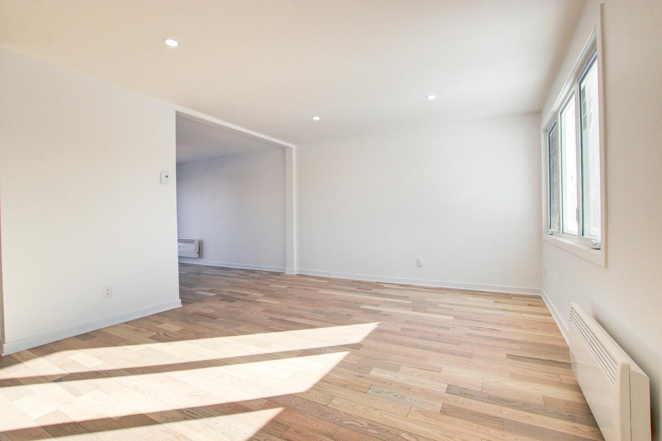 Living room - 2899 Rue De Lyon, Longueuil (Le Vieux-Longueuil), QC - Indoor Photo Showing Other Room