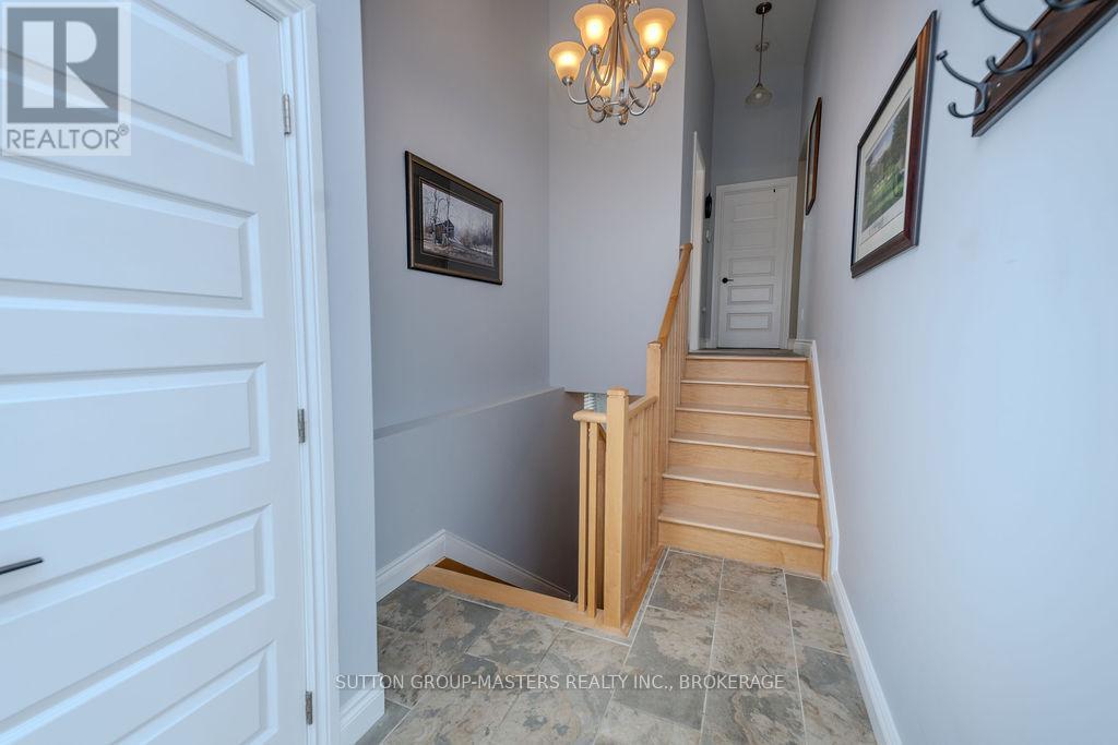 8 Spring Street, Westport, ON - Indoor Photo Showing Other Room