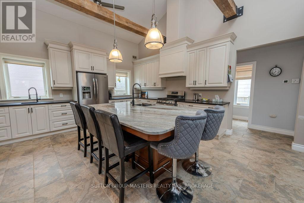 8 Spring Street, Westport, ON - Indoor