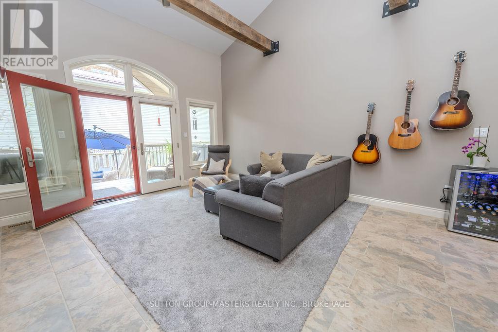 8 Spring Street, Westport, ON - Indoor Photo Showing Other Room