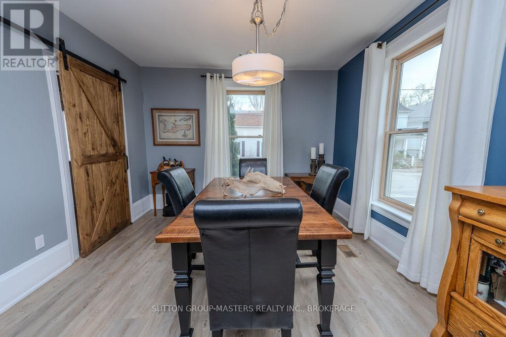 8 Spring Street, Westport, ON - Indoor Photo Showing Dining Room