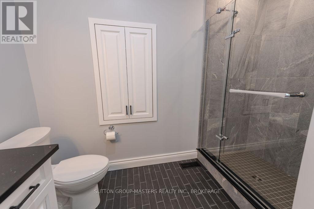 8 Spring Street, Westport, ON - Indoor Photo Showing Bathroom