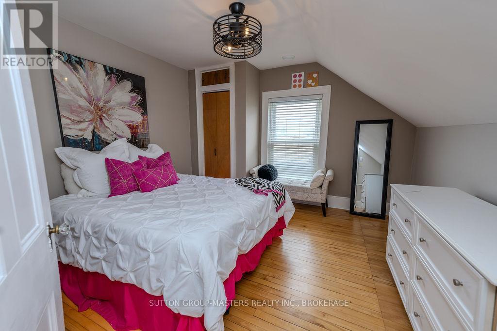 8 Spring Street, Westport, ON - Indoor Photo Showing Bedroom
