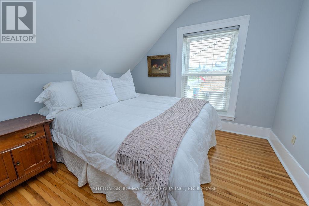 8 Spring Street, Westport, ON - Indoor Photo Showing Bedroom