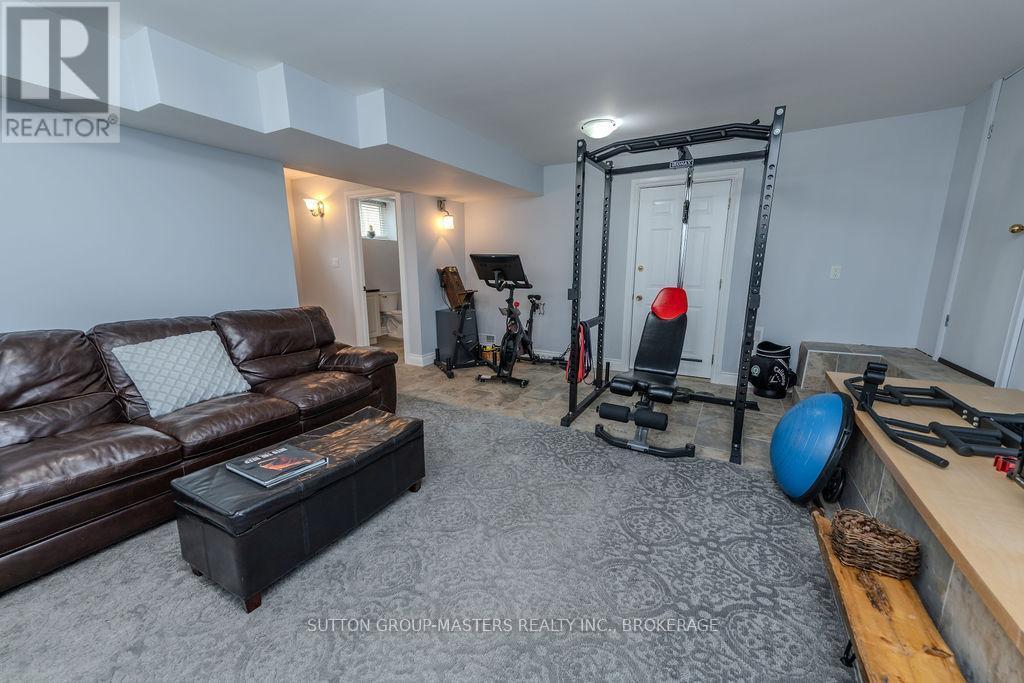 8 Spring Street, Westport, ON - Indoor