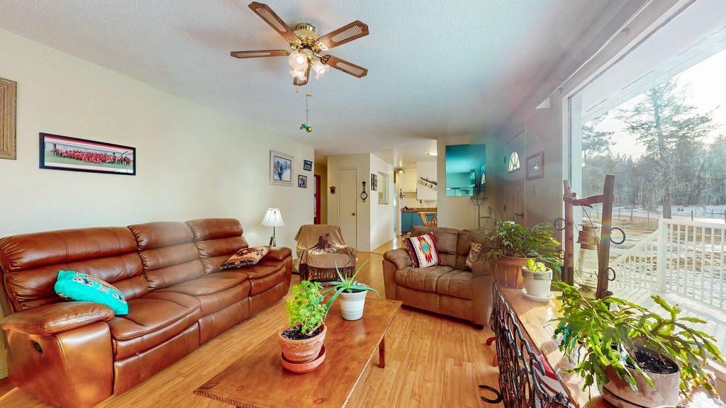 3660 Gold Creek Road, Cranbrook, BC - Indoor Photo Showing Living Room