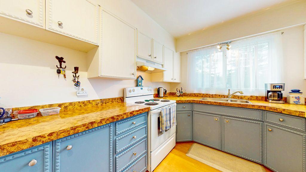 3660 Gold Creek Road, Cranbrook, BC - Indoor Photo Showing Kitchen With Double Sink