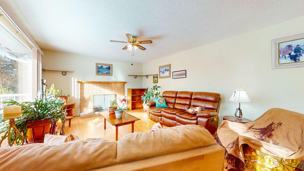 3660 Gold Creek Road, Cranbrook, BC - Indoor Photo Showing Living Room With Fireplace